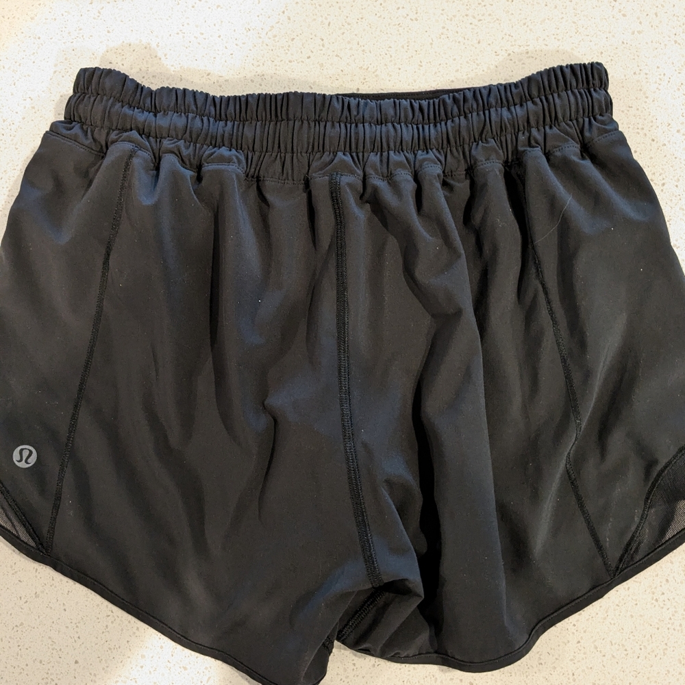 Lululemon Hotty Hot Low Rise Short 4"  / Black